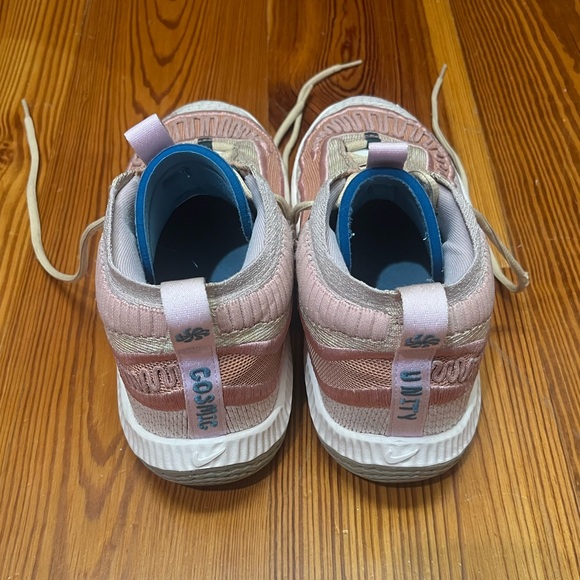 Nike Cosmic Unity 3 basketball shoes - Picture 2 of 4